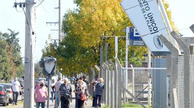 Tras la postergación por el partido, reanudaron los turnos de vacunación en el Estadio Único