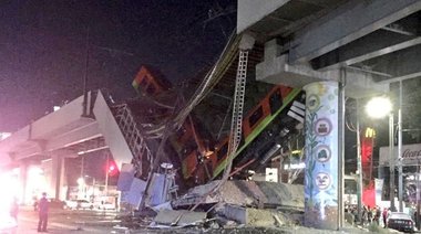 Al menos 23 muertos tras desplome de un tramo del metro en México DF