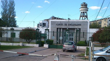 Detuvieron a una joven que intentó dejarle marihuana a un preso en La Plata