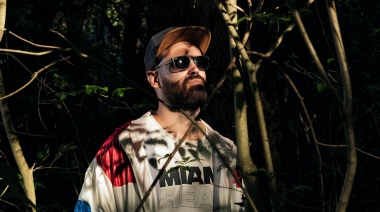 Agustín Dettbarn presenta el videoclip de su canción "Misshai Sharem"
