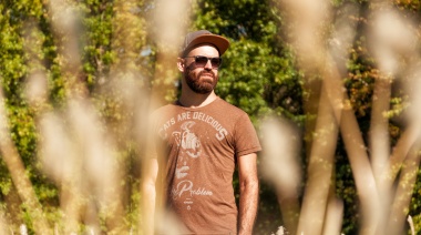 Agustín Dettbarn presenta el videoclip de su canción "Misshai Sharem"
