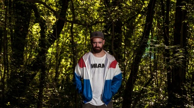 Agustín Dettbarn presenta el videoclip de su canción "Misshai Sharem"