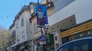 Garro liberó la ciudad para carteles prohibidos y Archanco volvió a ponerle un freno: "¿Quién regula la publicidad en las calles?”