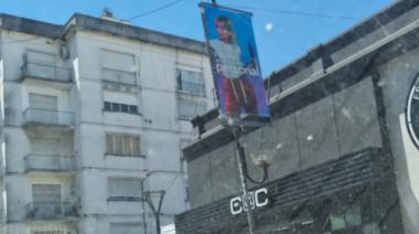 Garro liberó la ciudad para carteles prohibidos y Archanco volvió a ponerle un freno: "¿Quién regula la publicidad en las calles?”