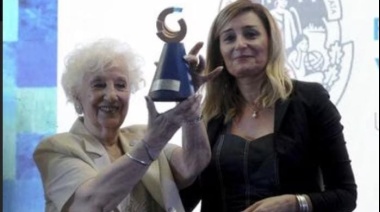 Estela de Carlotto conmovida por el premio Rodolfo Walsh