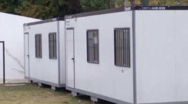Denuncia de padres y alumnos: en una escuela de La Plata los docentes dan clases en un container