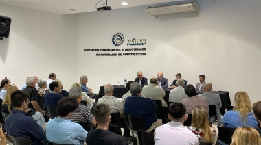 "Presentaremos candidato a intendente para 2023", declaró Espert en su visita por La Plata