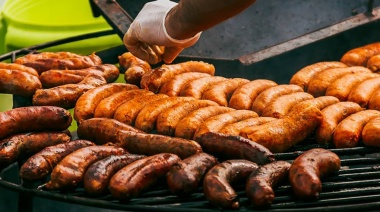 Después de los casos de intoxicación se busca desalentar la venta de carne y achuras en las inmediaciones de la cancha de Estudiantes