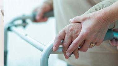 Caídas en Adultos Mayores: Cómo prevenirlas y cuáles son los nuevos tratamientos kinesiológicos