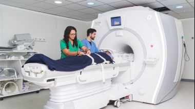 La CNEA y la Provincia de Buenos Aires se unen para luchar contra el cáncer en el COE de La Plata