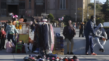 Municipio planifica reubicación de comerciantes senegaleses para revitalizar zonas comerciales