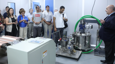La primera planta de baterías de litio de América Latina está lista para comenzar a producir en La Plata