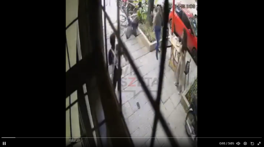 Una mujer redujo de un sillazo a un delincuente en una cafetería y el hombre fue detenido