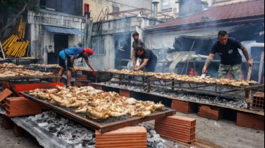 Un abrazo colectivo en la cena solidaria de Nochebuena en el Congreso