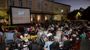 Cine al aire libre y música en vivo: lo mejor del fin de semana en La Plata