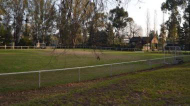 Encuentran el cuerpo de un joven en una cancha de fútbol en La Plata