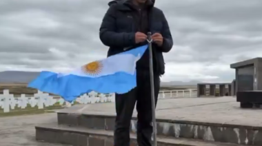Youtuber colombiano izó la bandera argentina en las Islas Malvinas