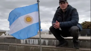 Youtuber colombiano izó la bandera argentina en las Islas Malvinas