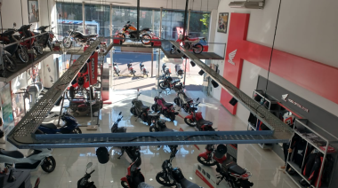 Estudiantes de una secundaria de La Plata hacen pasantías en una concesionaria Honda