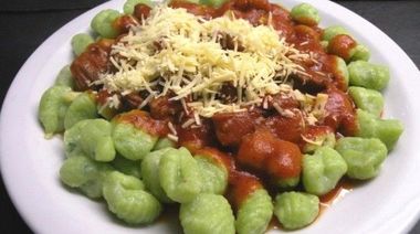 Ñoquis de espinaca con salsa de tomate