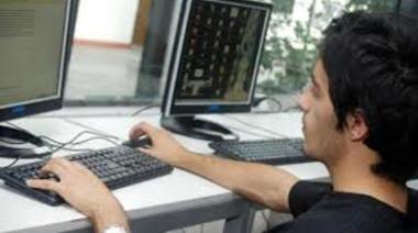 Comenzaron a inscribir a los estudiantes de la UNLP que necesitan una computadora gratis