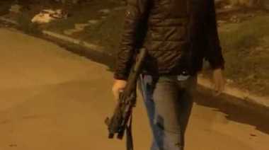 Sergio Berni se mostró fuertemente armado conduciendo un allanamiento en Zárate