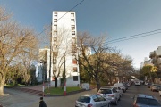 Mujer fallece tras caer desde quinto piso en el centro de La Plata