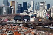 Hay cinco veces más pobreza en la zona sur de CABA que en la zona norte