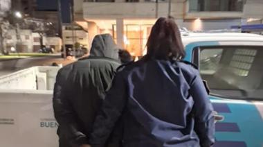 Vecinos redujeron y ataron a un hombre que había hurtado un autoservicio