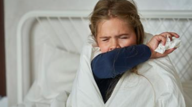 Alerta por tos convulsa: una nena de La Plata murió y la Región XI triplicó los casos