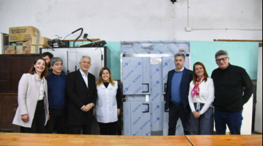Alak entregó nuevo mobiliario y equipamiento en dos escuelas primarias de La Plata