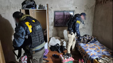 La Plata: allanan dos domicilios por un reporte del FBI de un adolescente en contacto con el ISIS