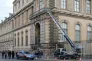 Detuvieron a dos sospechosos por el robo de joyas en el Museo del Louvre