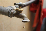 Vecinos sin agua en edificio de La Plata: días de reclamos sin respuestas de ABSA