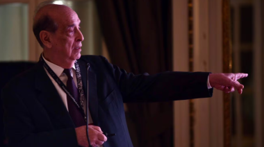 El economista de mayor influencia en Milei advirtió sobre “errores” y falta de confianza en el plan económico