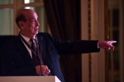El economista de mayor influencia en Milei advirtió sobre “errores” y falta de confianza en el plan económico