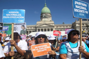 Docentes de la UNLP paran 48 horas tras la muerte de un profesor en plena asamblea