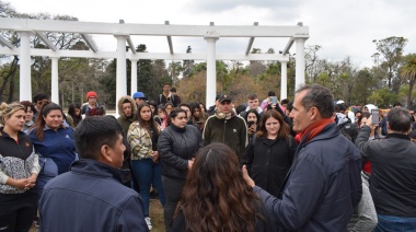 Escudero recorrió los barrios de toda la ciudad y brindó una conferencia de prensa
