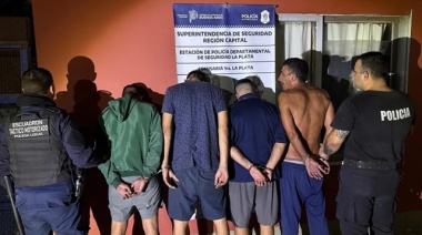 "Trapitos" atacaron a dos vecinos en las inmediaciones de Plaza Moreno: 5 detenidos y un cuchillo incautado