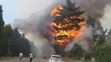 Incendio forestal en Epuyén: ya evacuaron 200 casas y se consumieron más de 2 mil hectáreas