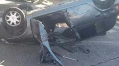 Fuerte choque entre una camioneta y un auto dejó a ambos conductores heridos