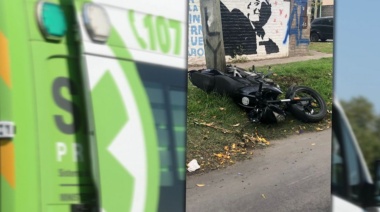 Choque en Berisso de una moto contra una camioneta, el joven pelea por su vida