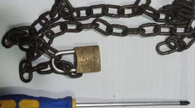 Hombre golpea a su padre con cadena, investigación en curso