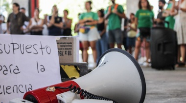 Trabajadores desvinculados de CONICET, ANSES y otros organismos nacionales marcharán por las calles platenses