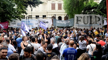 Docentes universitarios anunciaron protestas en abril ante ajustes del gobierno