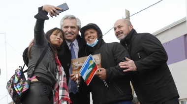 Con presencia de Alberto Fernández, Secco entregó 224 viviendas a sus titulares