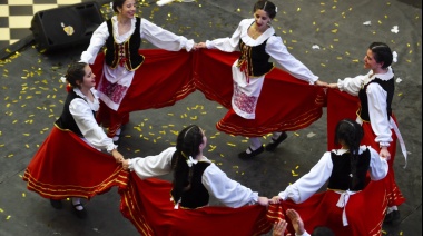 Llega la tarde italiana a Plaza Moreno: comidas, música y danzas típicas