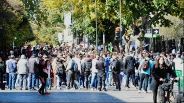 Miles de vecinos se movilizaron en contra de la megatoma