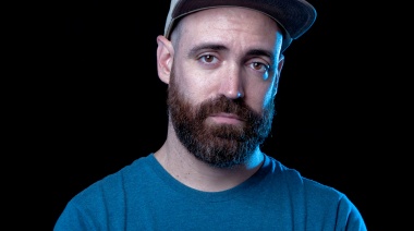 Agustín Dettbarn presenta "Pájaro Bisagra", su nuevo single