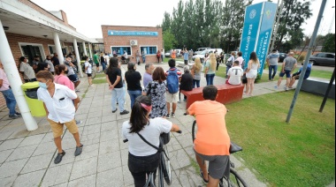 Realizan un abrazo simbólico al CAP 28 y denuncian persecución gremial del municipio a una dirigente de CICOP